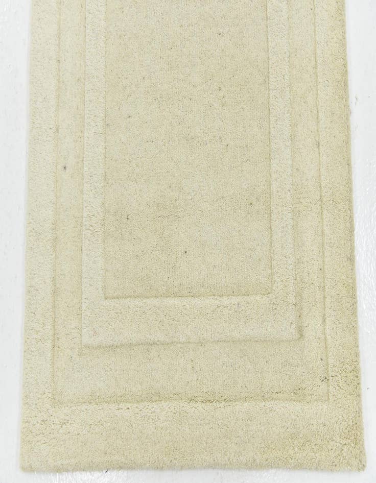 Detail image of 2' 7 x 4' 10 Luna Wool Rug