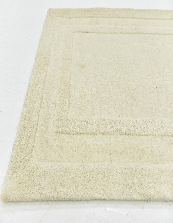 Detail image of 2' 7 x 4' 10 Luna Wool Rug
