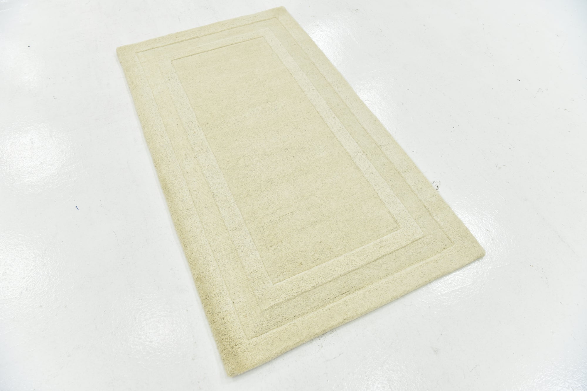 2' 9 x 5' Luna Wool Rug