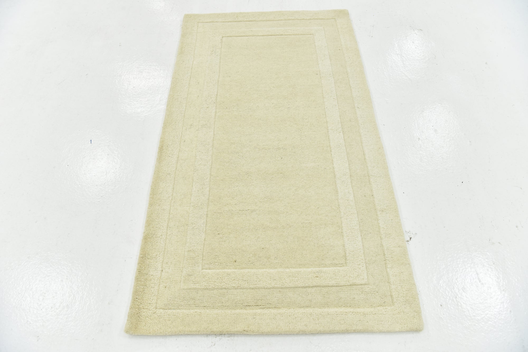 2' 9 x 5' Luna Wool Rug