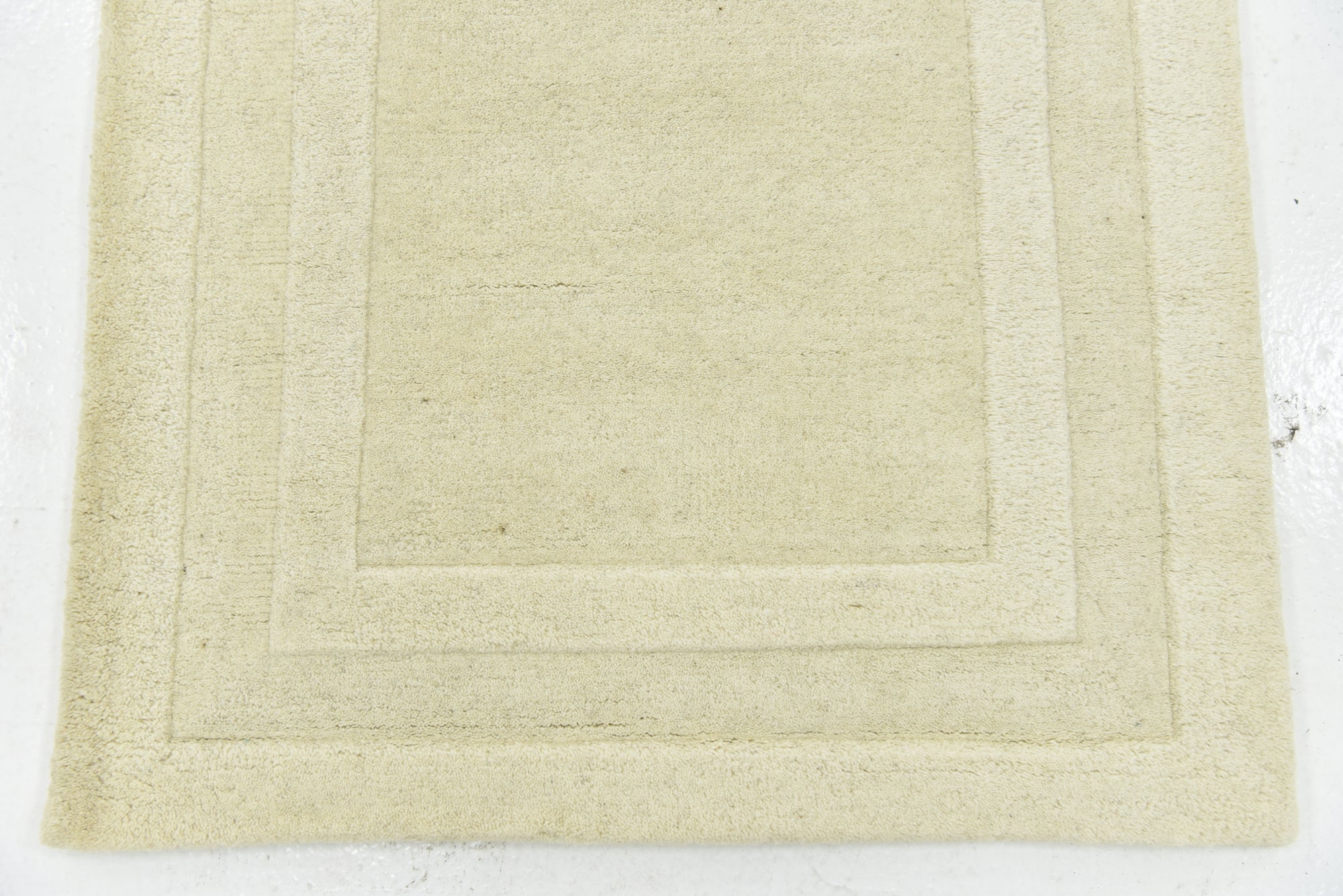 2' 9 x 5' Luna Wool Rug