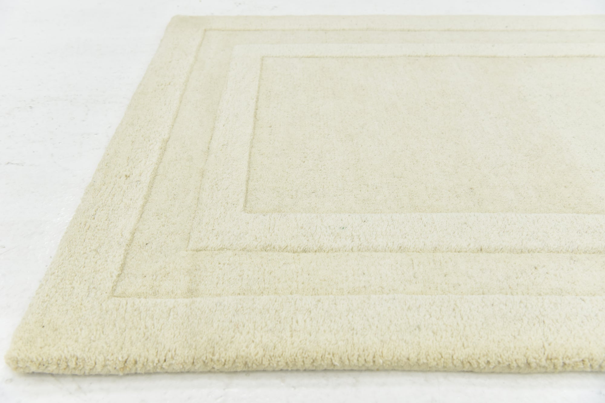 2' 9 x 5' Luna Wool Rug