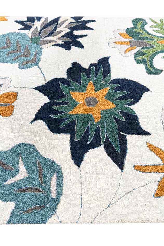 Detail image of 5' 1 x 8' Luna Rug
