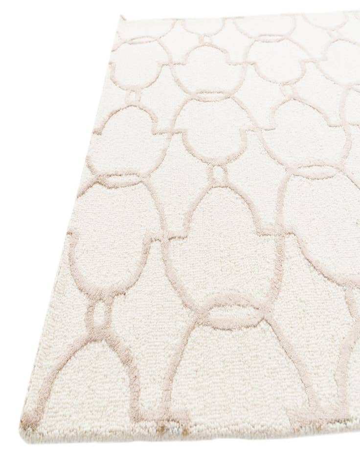 Detail image of 4' 1 x 6' Luna Rug