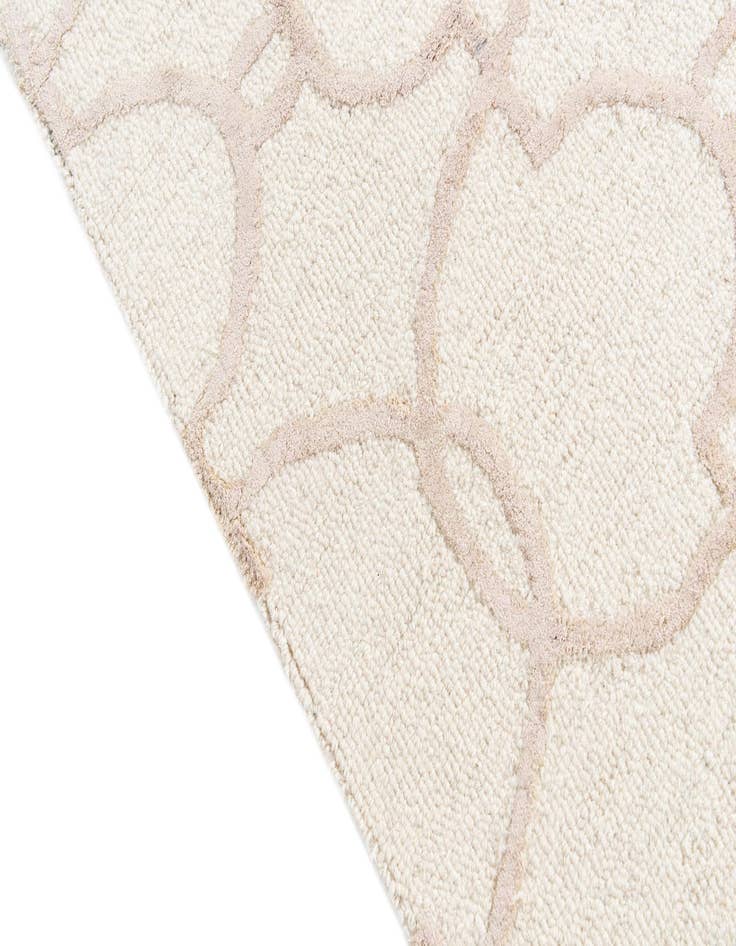 Detail image of 4' 1 x 6' Luna Rug