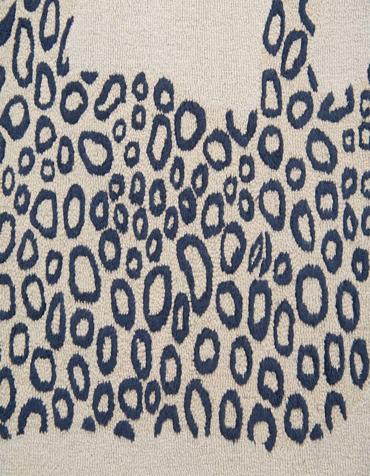 Detail image of 5' x 7' 10 Luna Rug