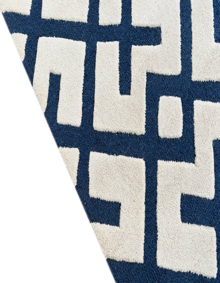 Detail image of 5' x 7' 6 Luna Rug