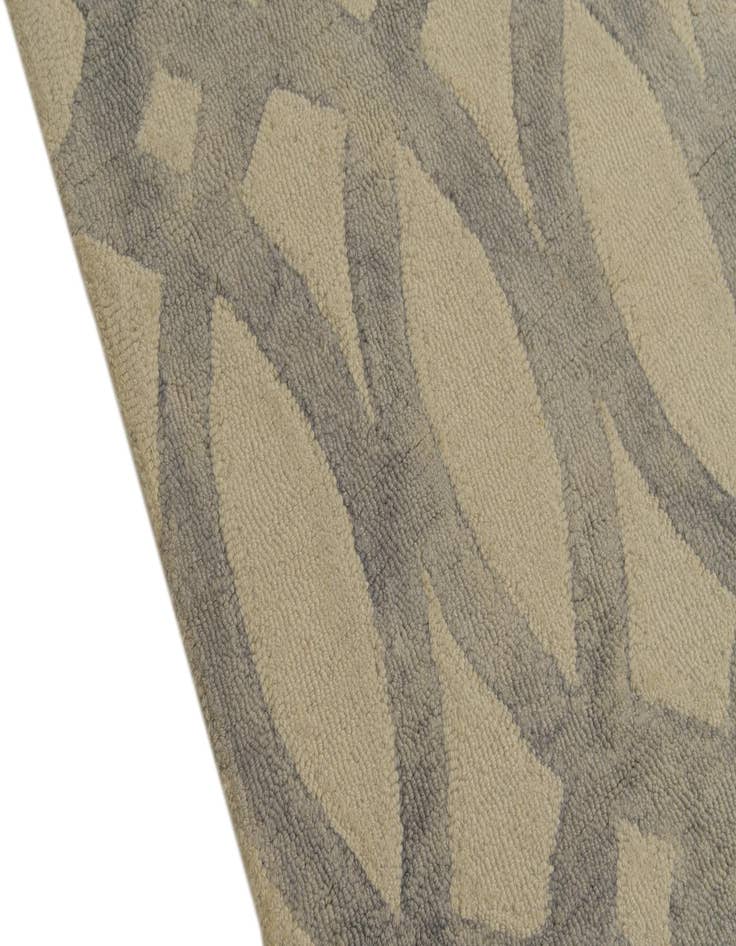 Detail image of 5' 1 x 8' Luna Rug