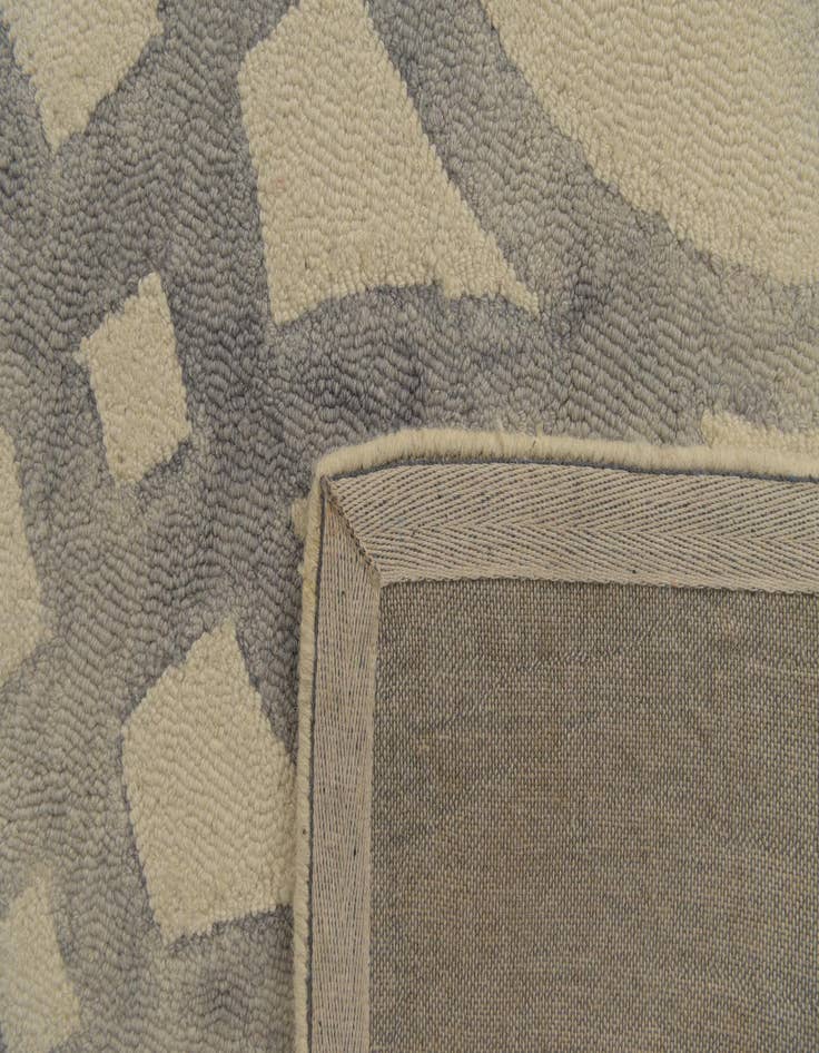 Detail image of 5' 1 x 8' Luna Rug
