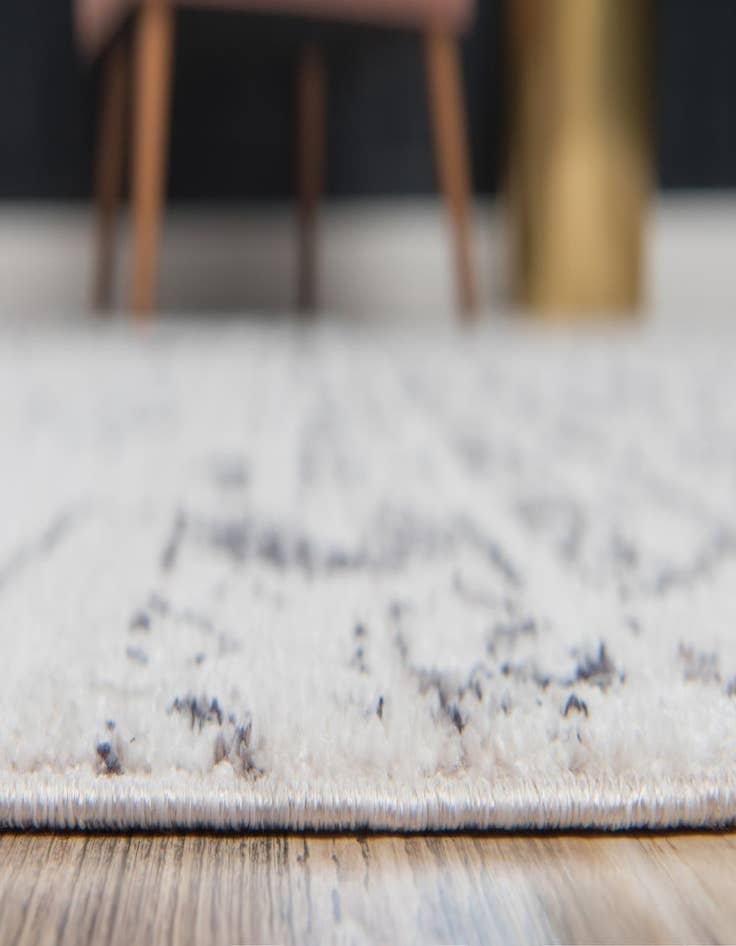 Detail image of 2' 2 x 3' Madrid Rug