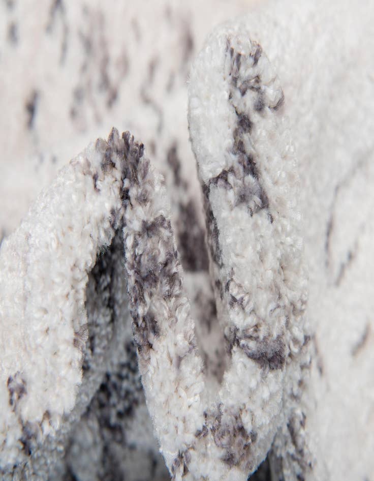 Detail image of 2' 2 x 3' Madrid Rug