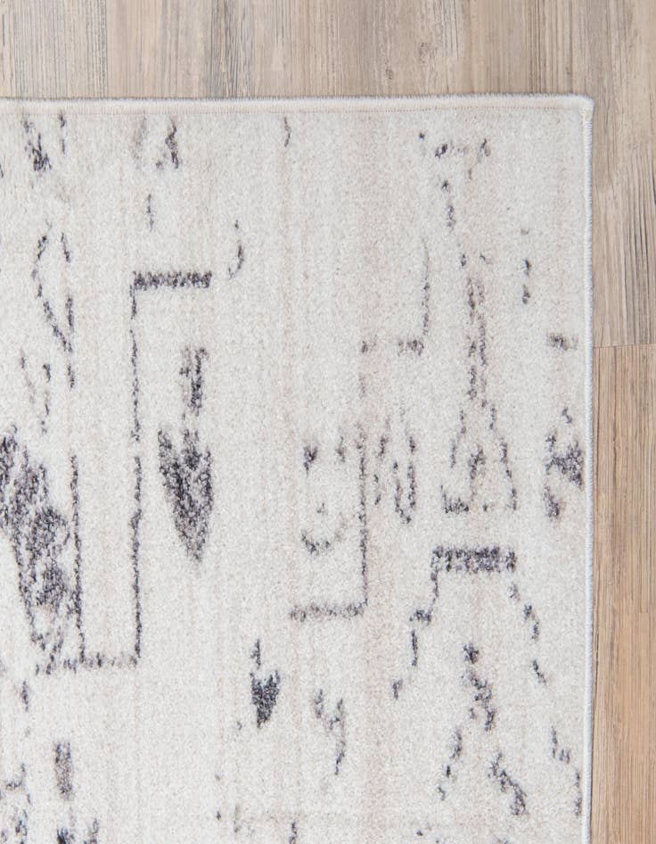 Detail image of 2' 2 x 3' Madrid Rug
