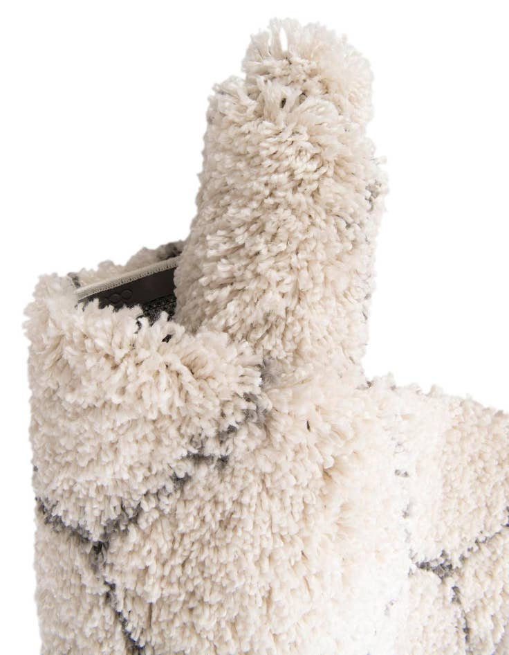 Detail image of 3' 3 x 5' 3 Marrakesh Shag Rug