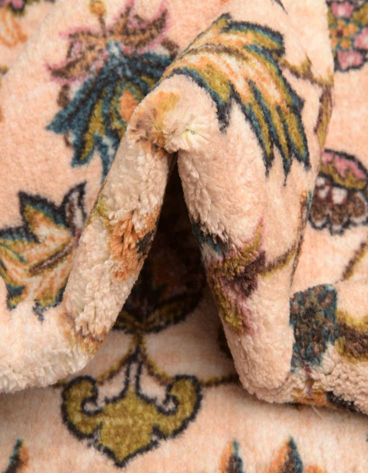 Detail image of 6' 7 x 9' Medina Rug