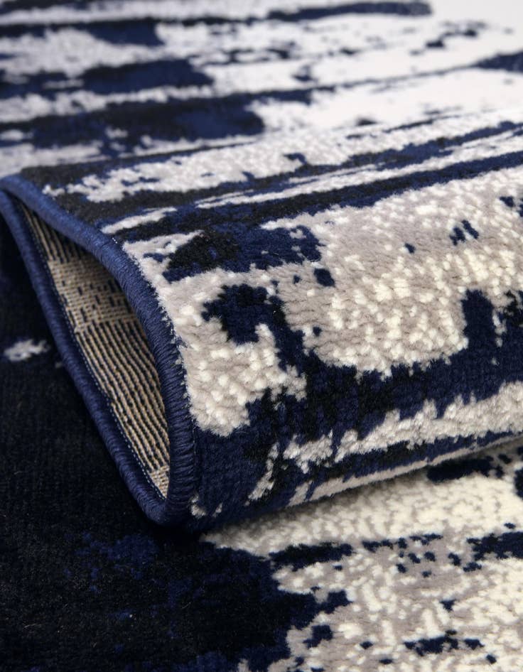 Detail image of 4' x 6' Metropolis Rug