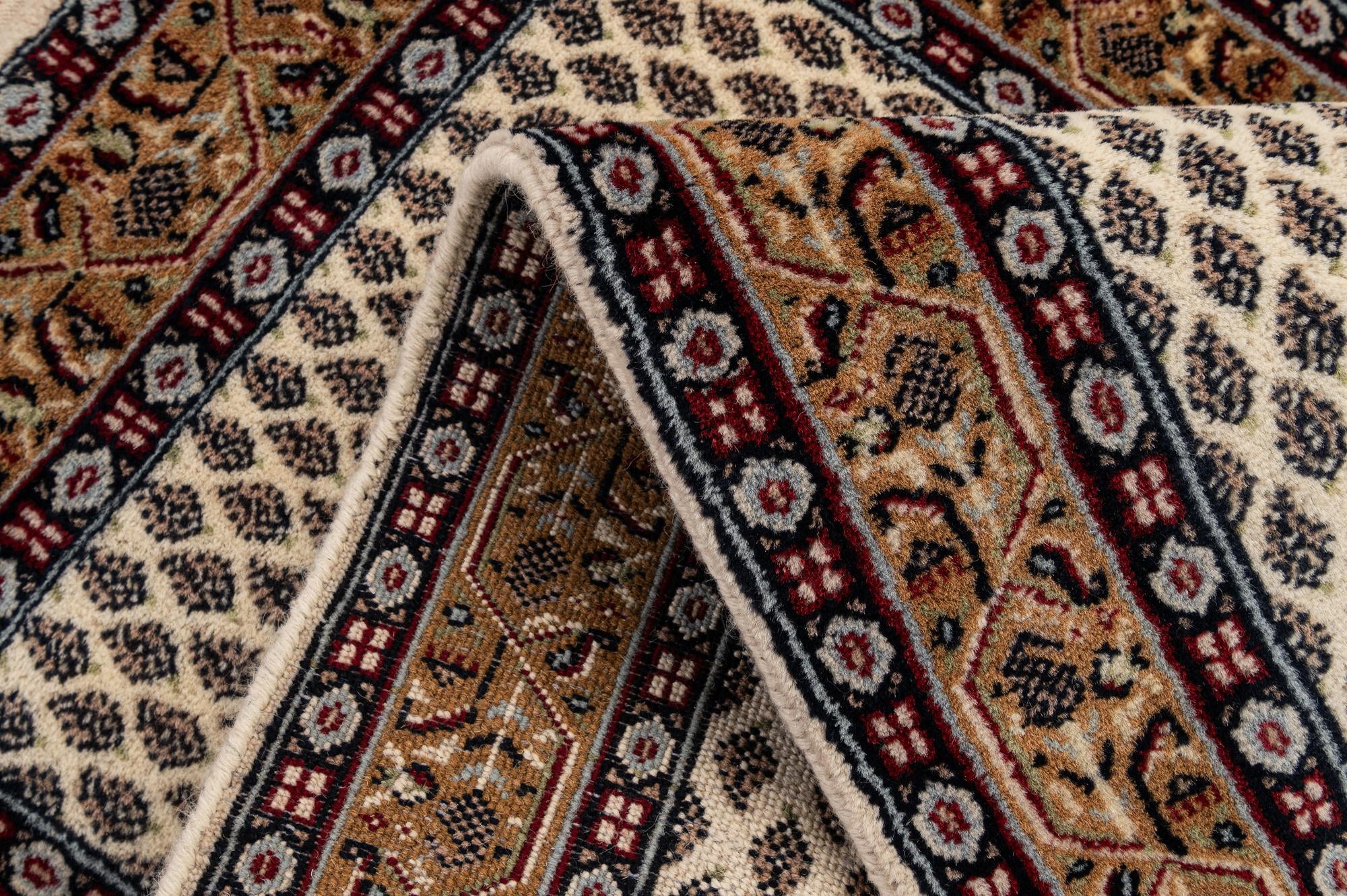 2' 5 x 4' 8 Hand Knotted Mir Wool Rug