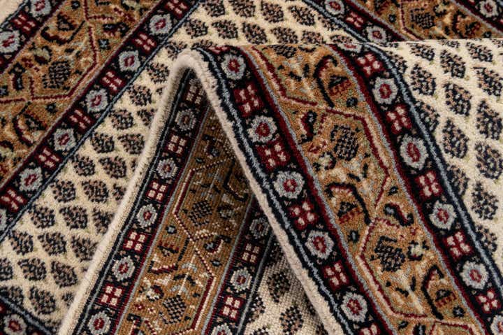 2' 5 x 4' 8 Hand Knotted Mir Wool Rug