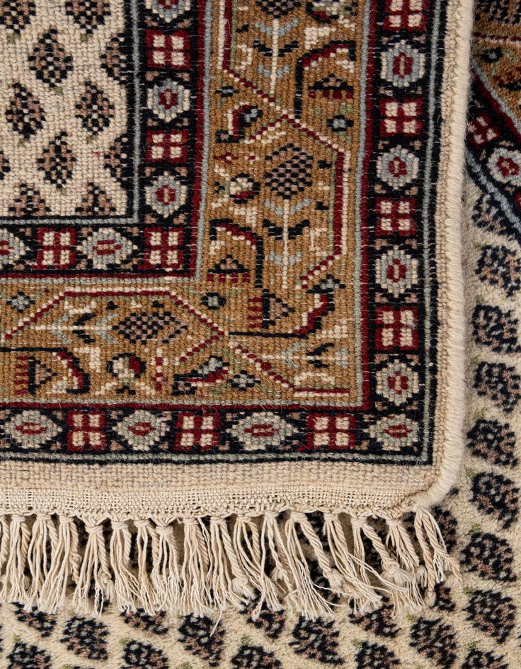Detail image of 2' 5 x 4' 8  Hand Knotted Mir Wool Rug