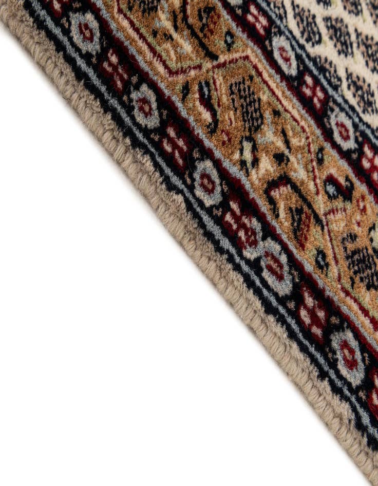 Detail image of 2' 5 x 4' 8  Hand Knotted Mir Wool Rug