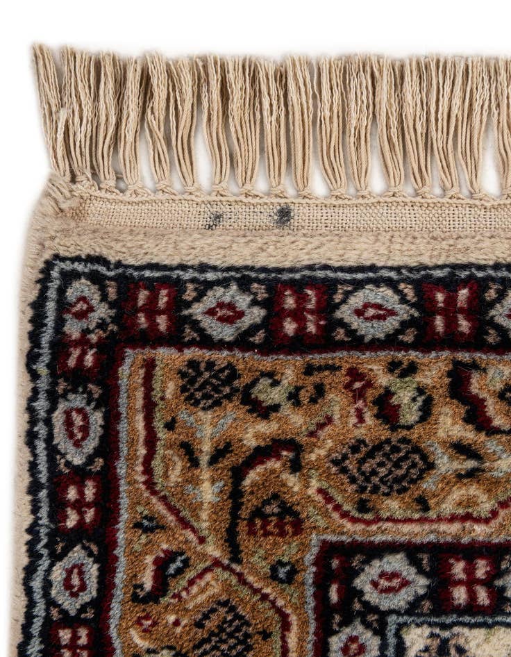 Detail image of 2' 5 x 4' 8  Hand Knotted Mir Wool Rug