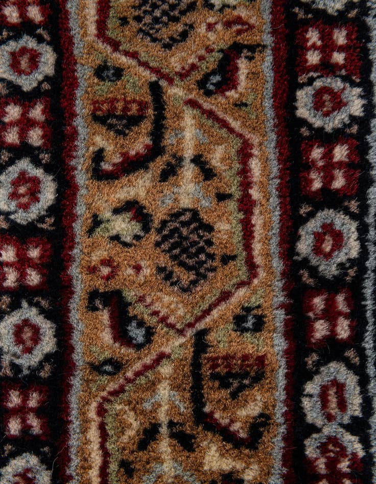 Detail image of 2' 5 x 4' 8  Hand Knotted Mir Wool Rug