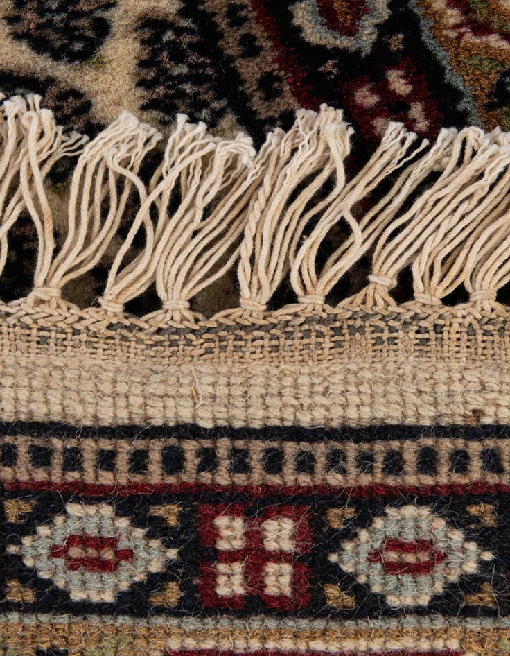 Detail image of 2' 11 x 5' 3  Hand Knotted Mir Wool Rug