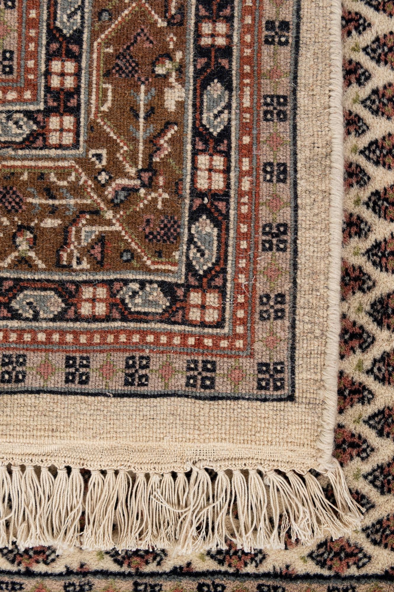 3' 11 x 5' 11 Hand Knotted Mir Wool Rug