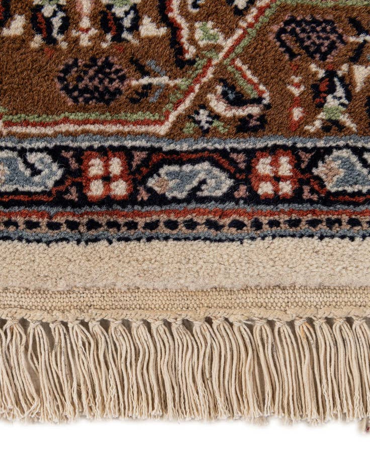 Detail image of 2' 8 x 5' 2  Hand Knotted Mir Wool Rug