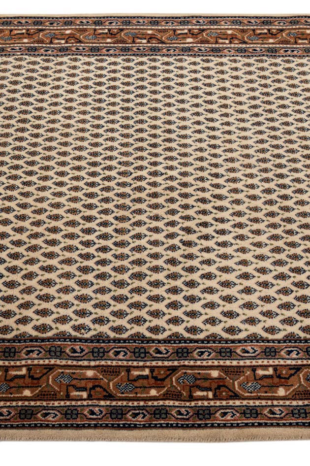 Detail image of 4' 1 x 5' 10 Hand Knotted Mir Wool Rug