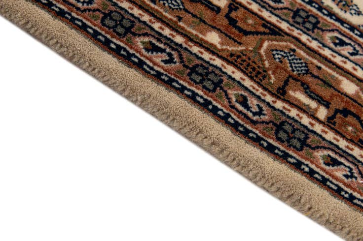 Detail image of 4' 1 x 5' 10 Hand Knotted Mir Wool Rug