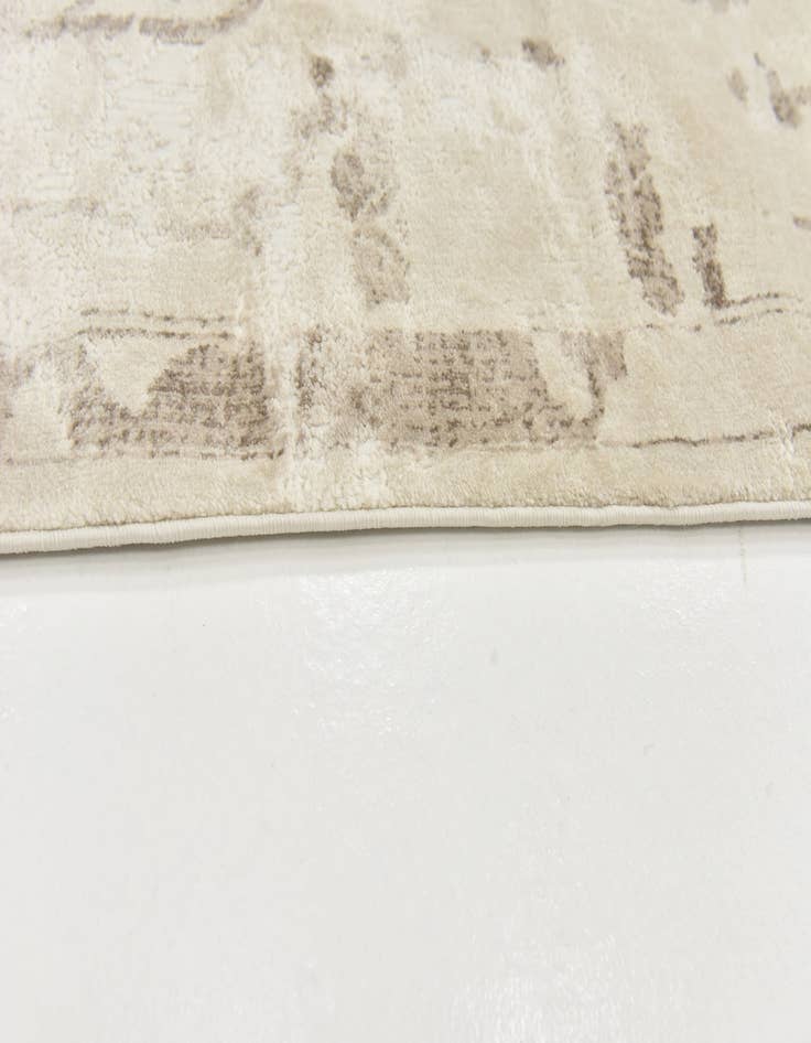 Detail image of 5' 2 x 7' 5 Modern Classical Rug