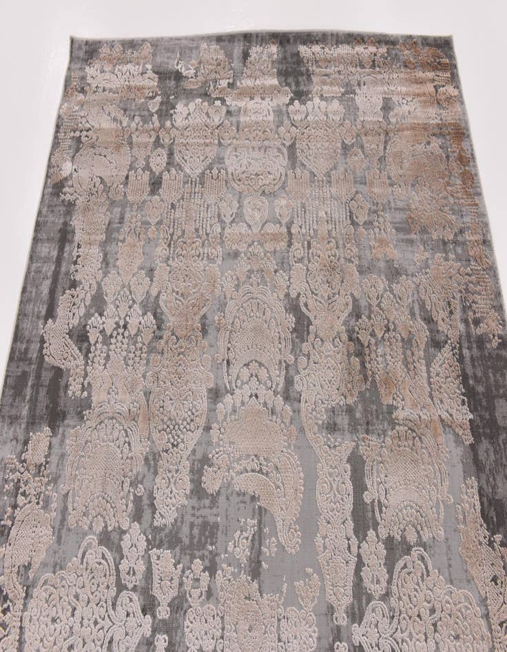Detail image of 5' x 7' 8 Modern Classical Rug
