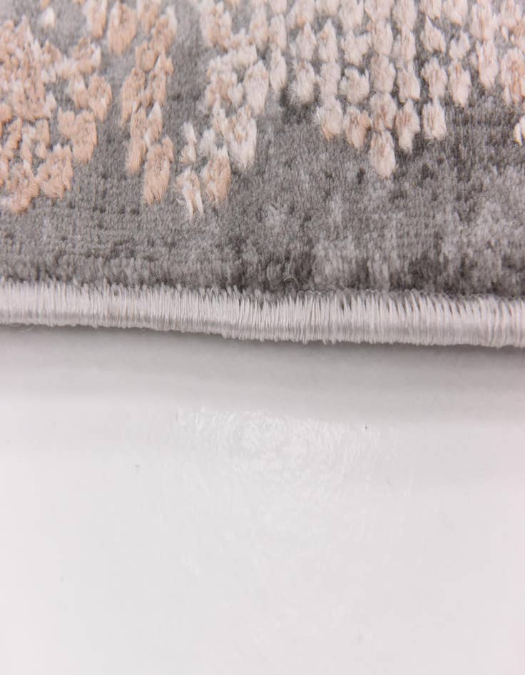 Detail image of 5' x 7' 8 Modern Classical Rug