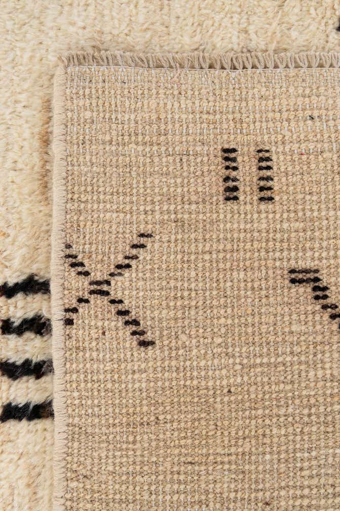 5' x 6' 6 Hand Knotted Moroccan Wool Rug