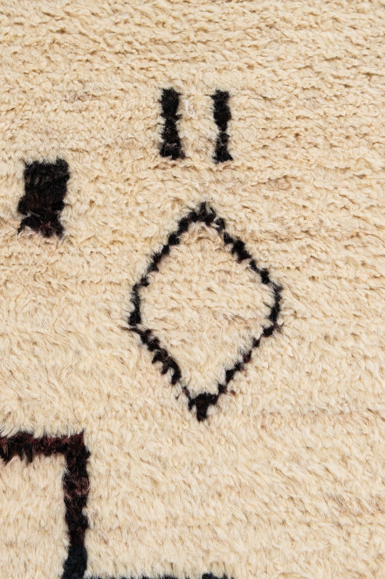 5' x 6' 6 Hand Knotted Moroccan Wool Rug