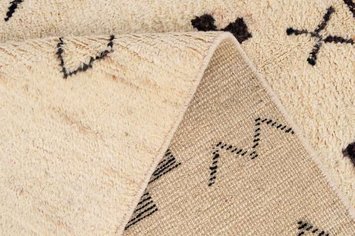 5' x 6' 6 Hand Knotted Moroccan Wool Rug