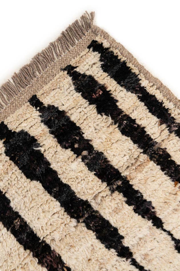 Detail image of 5' 8 x 7' 8 Hand Knotted Moroccan Wool Rug