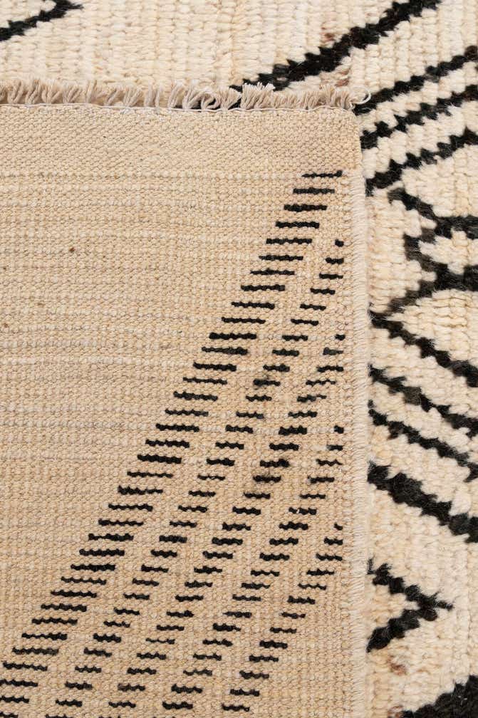 5' 9 x 8' Hand Knotted Moroccan Wool Rug