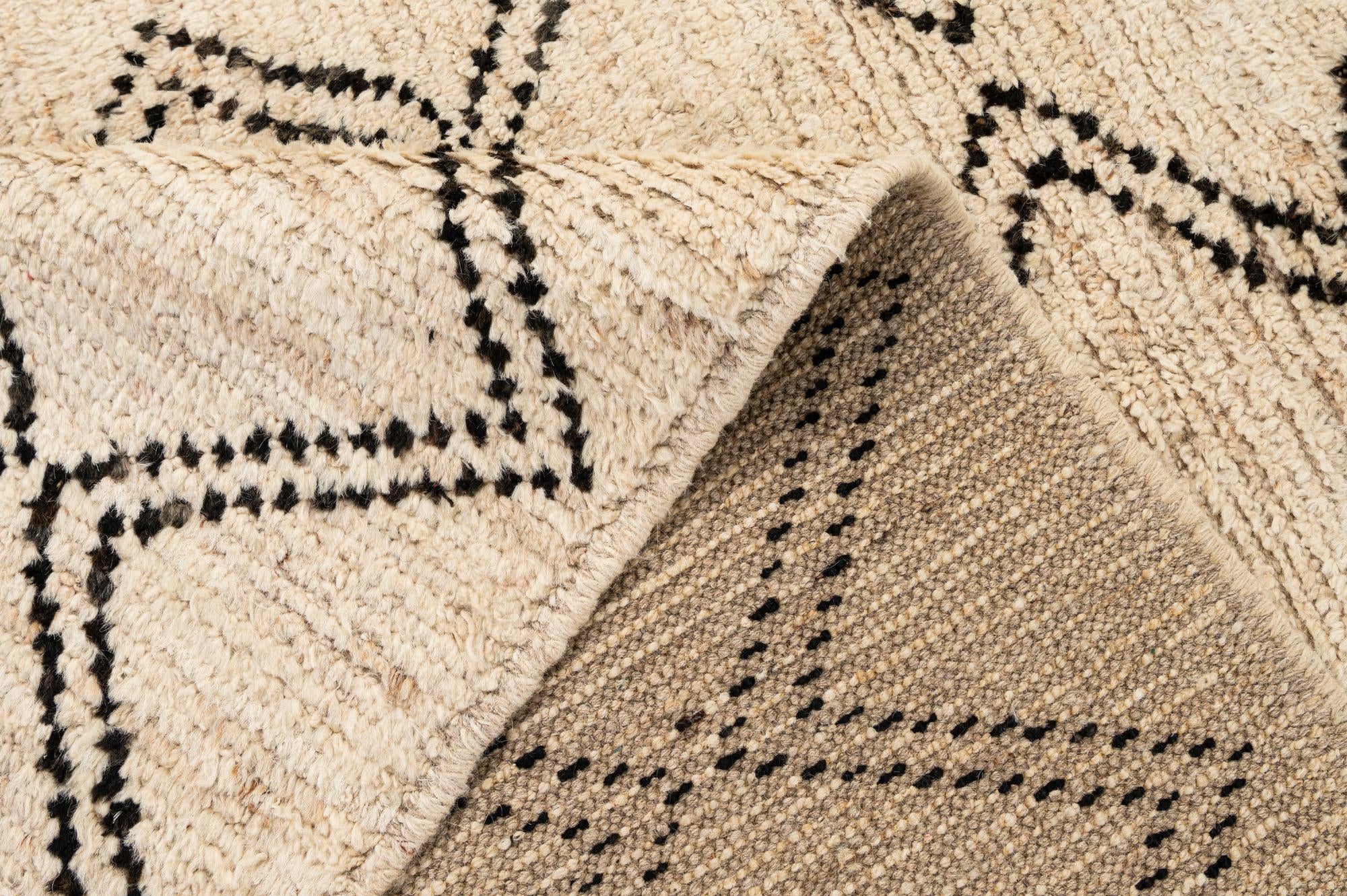 5' 9 x 7' 10 Hand Knotted Moroccan Wool Rug