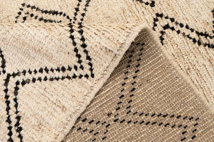 5' 9 x 7' 10 Hand Knotted Moroccan Wool Rug