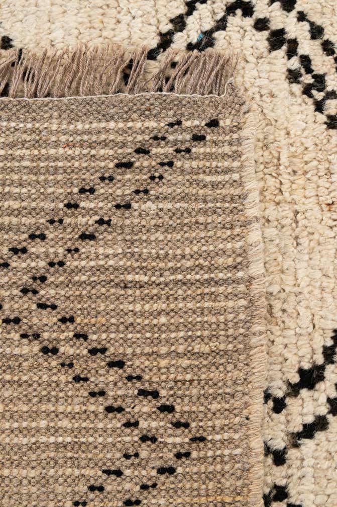 5' 9 x 7' 10 Hand Knotted Moroccan Wool Rug