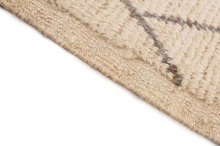 5' 9 x 8' 7 Hand Knotted Moroccan Wool Rug