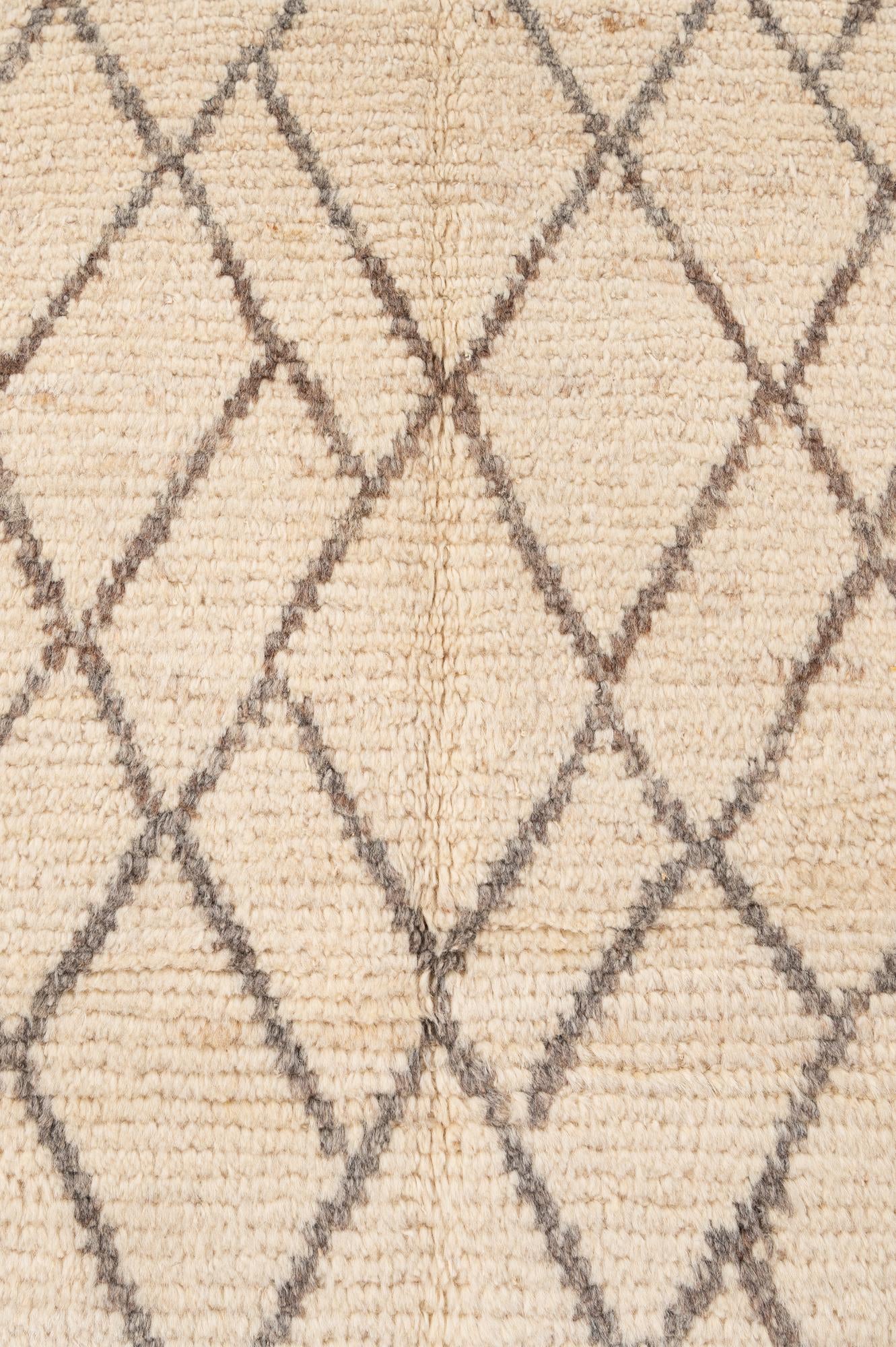 5' 9 x 8' 7 Hand Knotted Moroccan Wool Rug