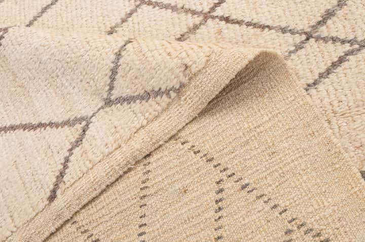 5' 9 x 8' 7 Hand Knotted Moroccan Wool Rug