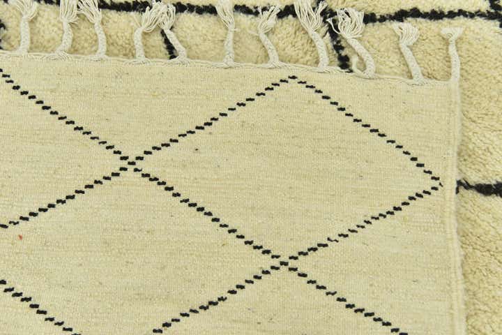 5' x 8' 2 Hand Knotted Moroccan Wool Rug