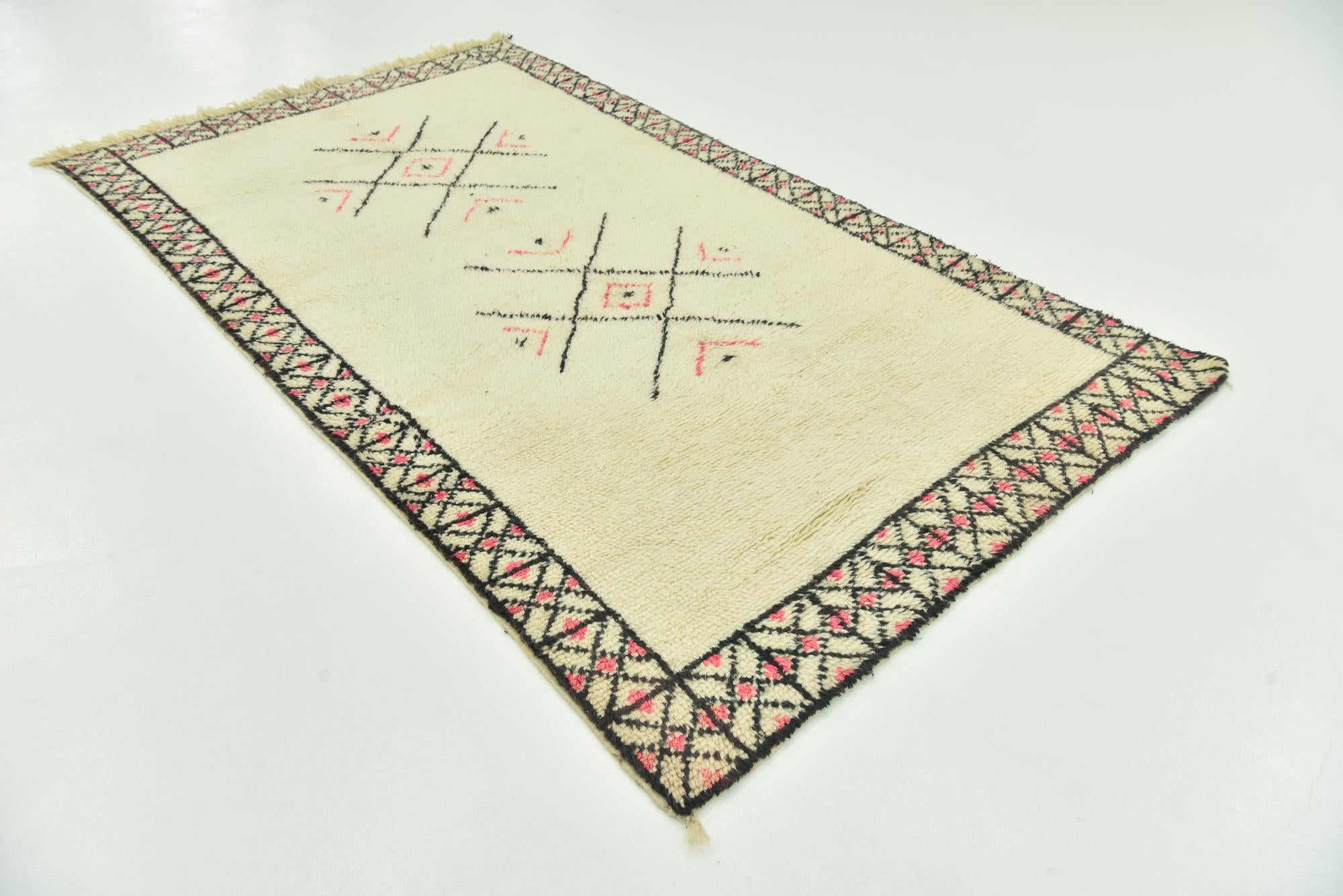 5' 2 x 9' Hand Knotted Moroccan Wool Rug