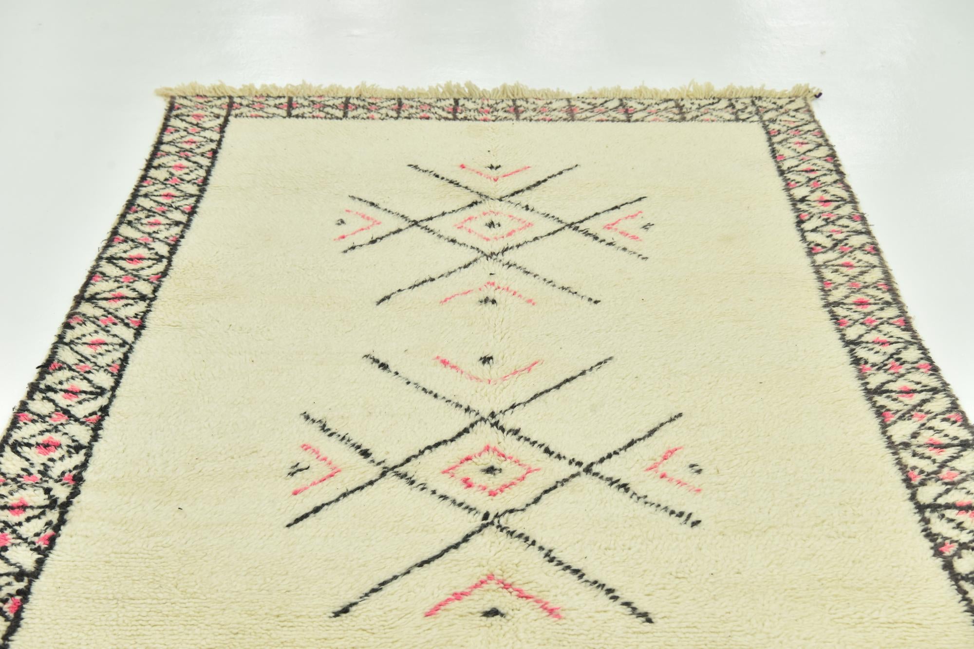 5' 2 x 9' Hand Knotted Moroccan Wool Rug