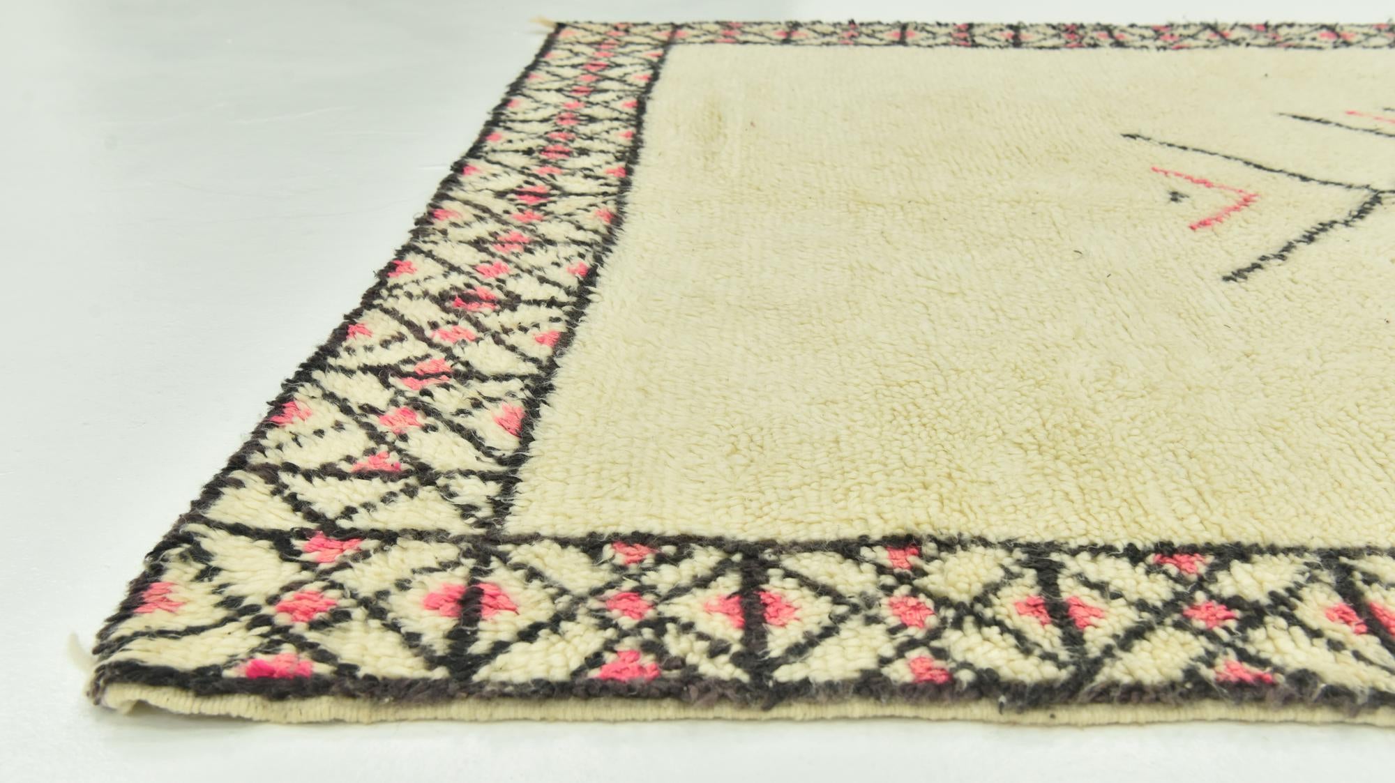 5' 2 x 9' Hand Knotted Moroccan Wool Rug