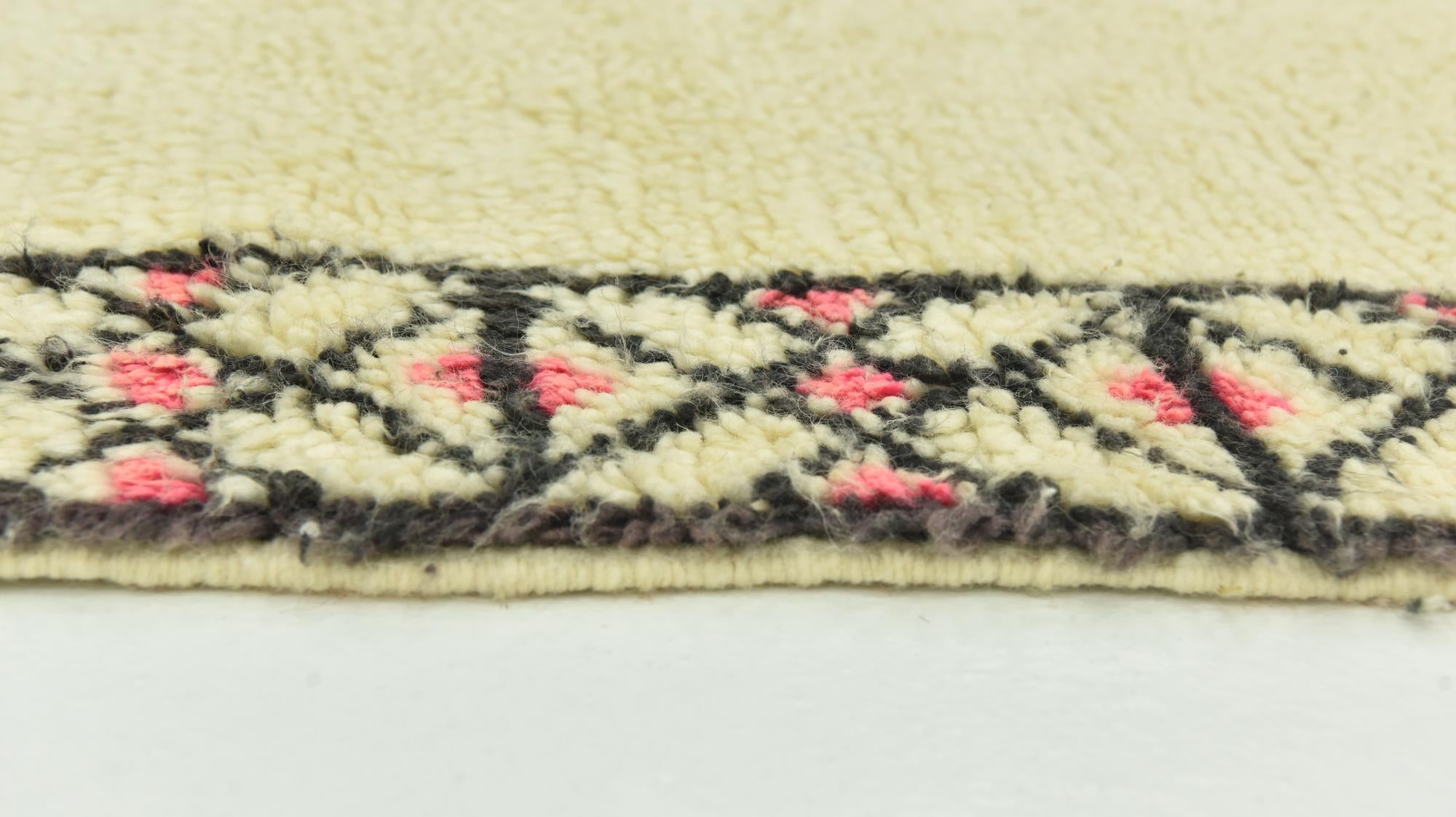 5' 2 x 9' Hand Knotted Moroccan Wool Rug