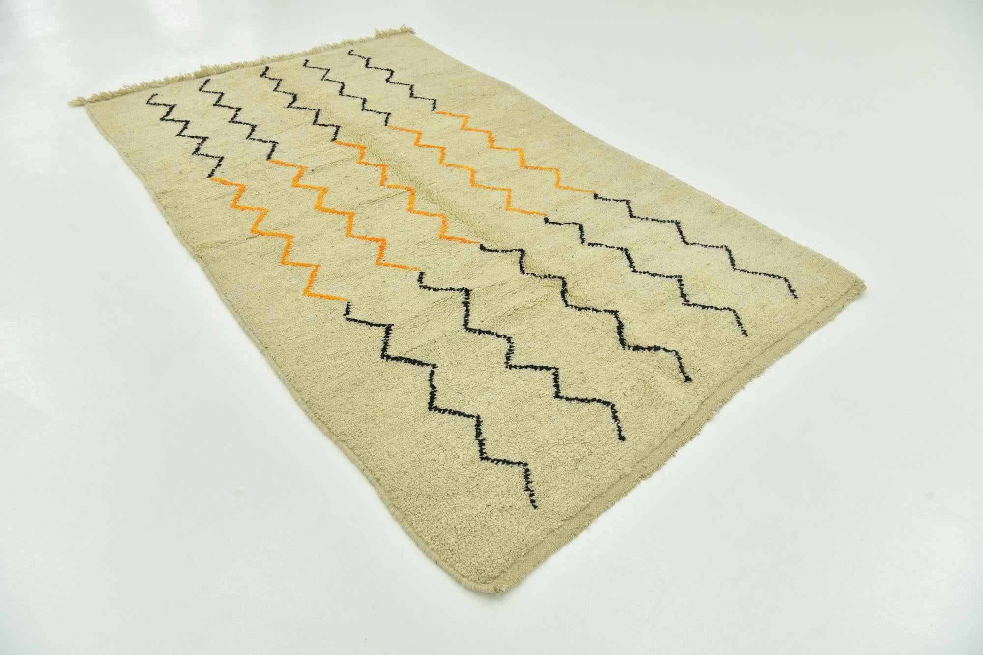 5' x 8' 5 Hand Knotted Moroccan Wool Rug